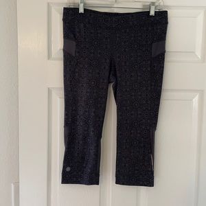 Athleta Capri yoga pants Size M Tall Grey